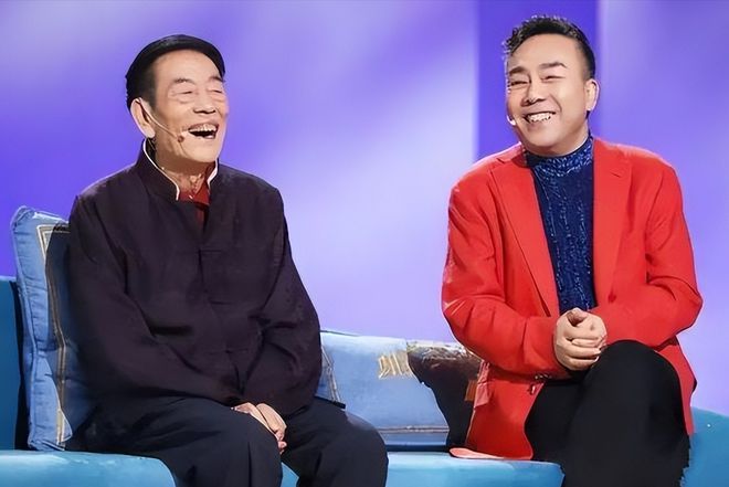 华子93岁的杨少华终于开始“享福”了OG真人平台大口吃肉大碗喝酒、爱抽(图3)