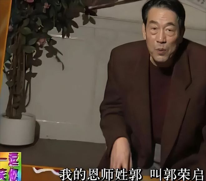 华子93岁的杨少华终于开始“享福”了OG真人平台大口吃肉大碗喝酒、爱抽(图13)