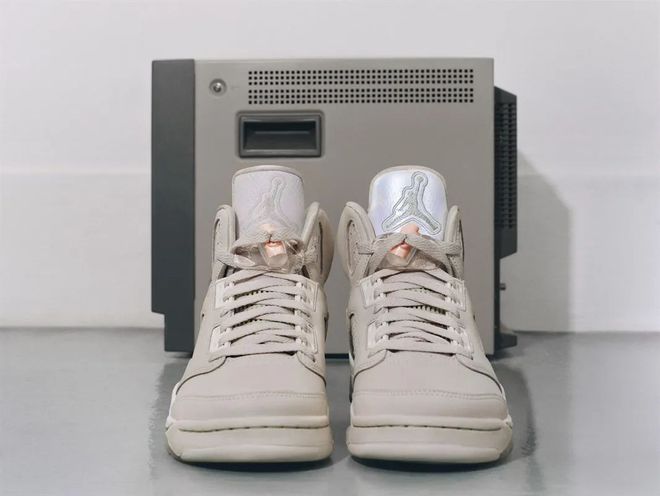 除超限量 AJ1还有 AJ11 的新玩法！OG真人Jordan「年底大招」突然官宣！(图4)