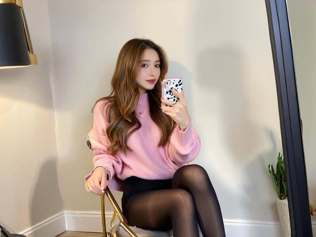 性感简直是职场女性的搭配利器！OG网站经典黑色粗跟单鞋神秘(图2)