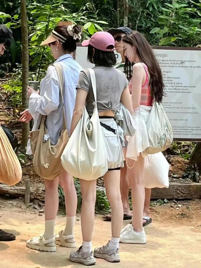 被一双“臭鞋”抢了风头OG网站中国中产三件套(图4) 被一双“臭鞋”抢了风头OG网站中国中产三件套(图4)