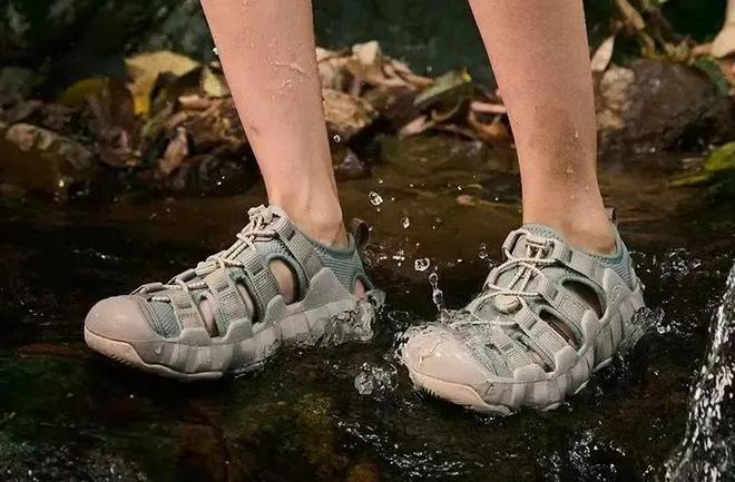 被一双“臭鞋”抢了风头OG网站中国中产三件套(图13) 被一双“臭鞋”抢了风头OG网站中国中产三件套(图13)