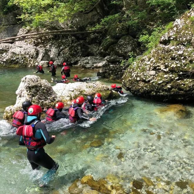 被一双“臭鞋”抢了风头OG网站中国中产三件套(图9) 被一双“臭鞋”抢了风头OG网站中国中产三件套(图9)