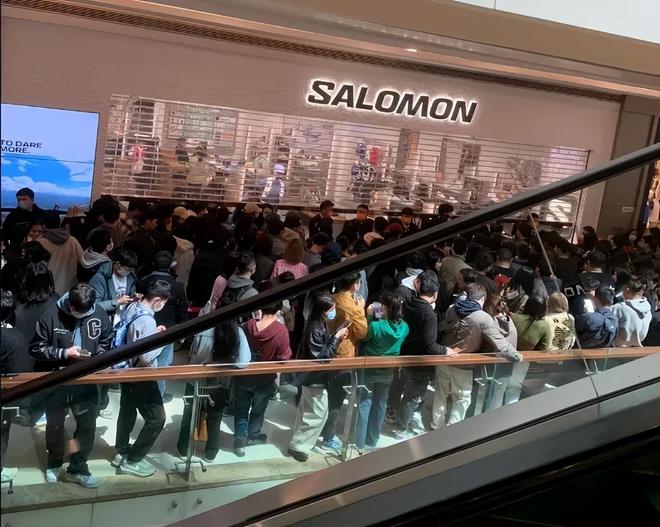 被一双“臭鞋”抢了风头OG网站中国中产三件套(图10) 被一双“臭鞋”抢了风头OG网站中国中产三件套(图10)